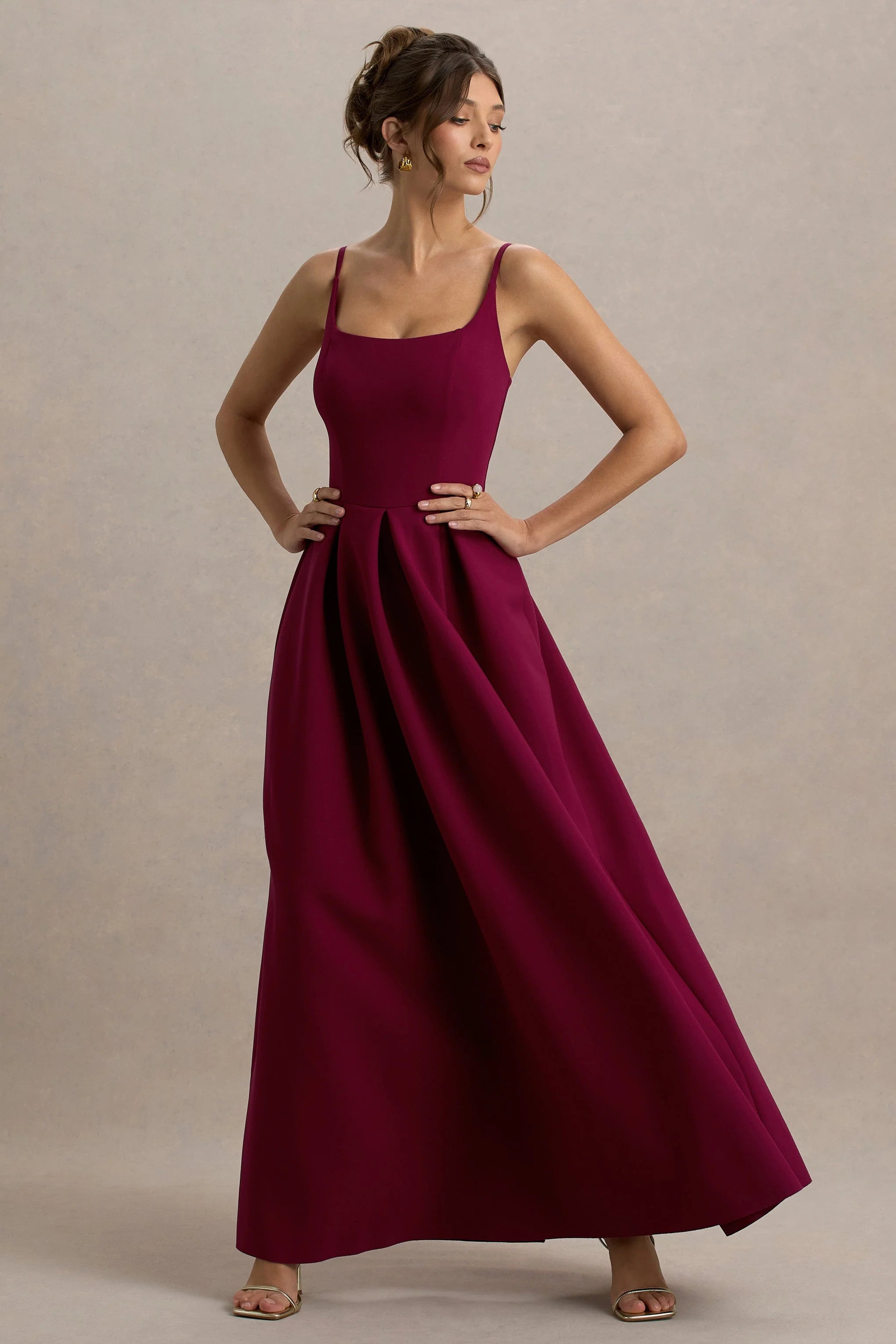 Bambina | Burgundy Scoop-Neck Pleated Maxi Dress