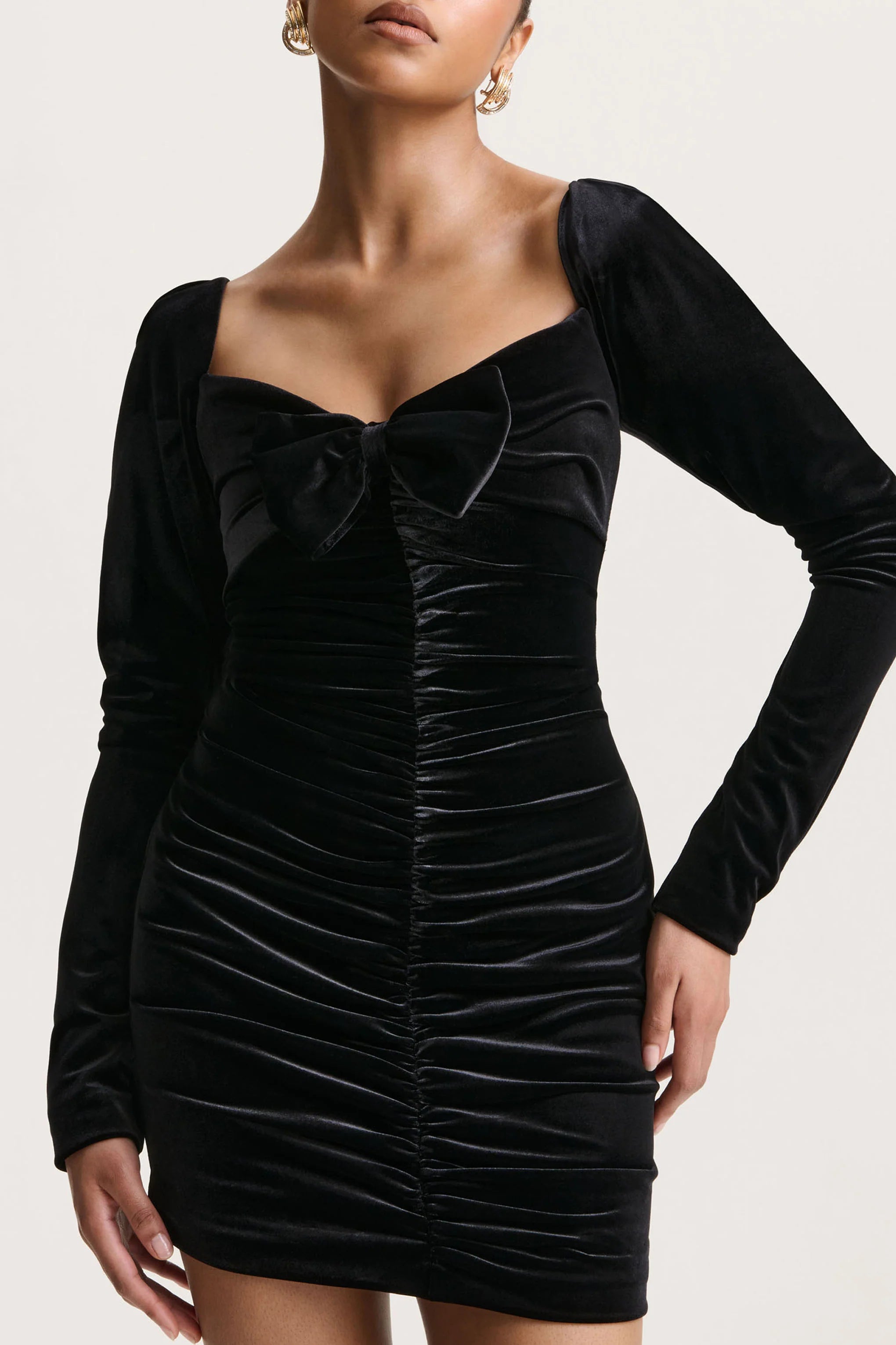 Kiss Of Midnight | Black Velvet Puff-Sleeve Mini Dress With Bow